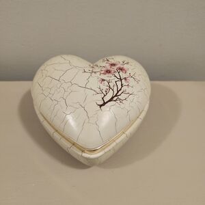 Heart-Shaped Cream Jewelry Box